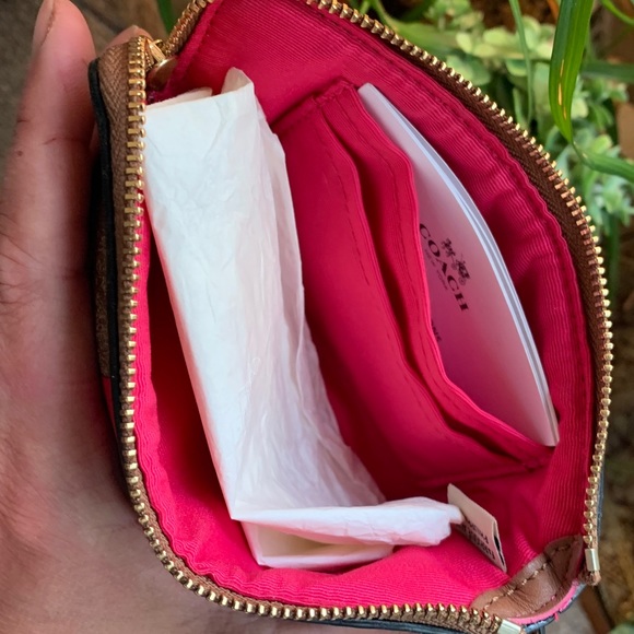 Authentic COACH Signature Coated canvas/stripes zip top card wristlet - Picture 2 of 12